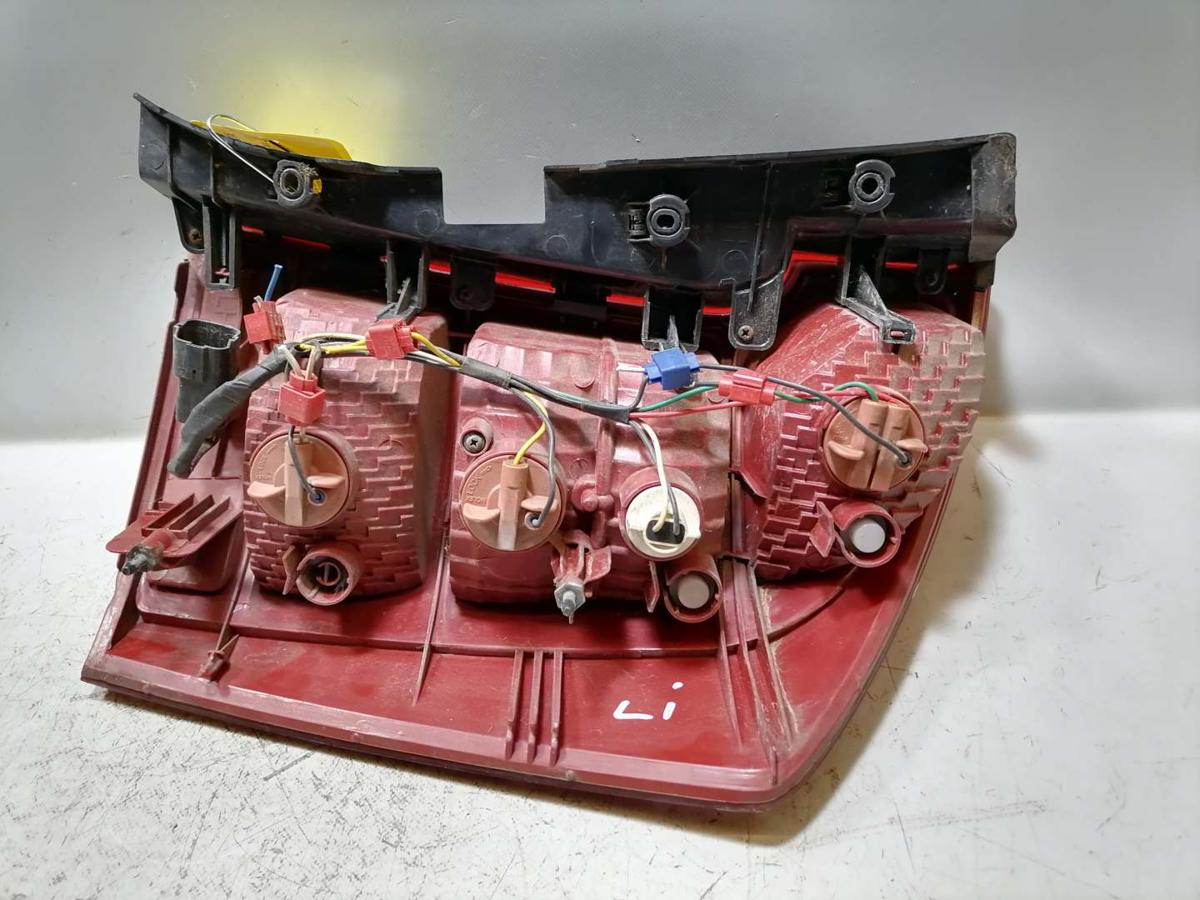 Kia Carens 3 original R&uuml;cklicht R&uuml;ckleuchte Schlussleuchte links Bj.2007